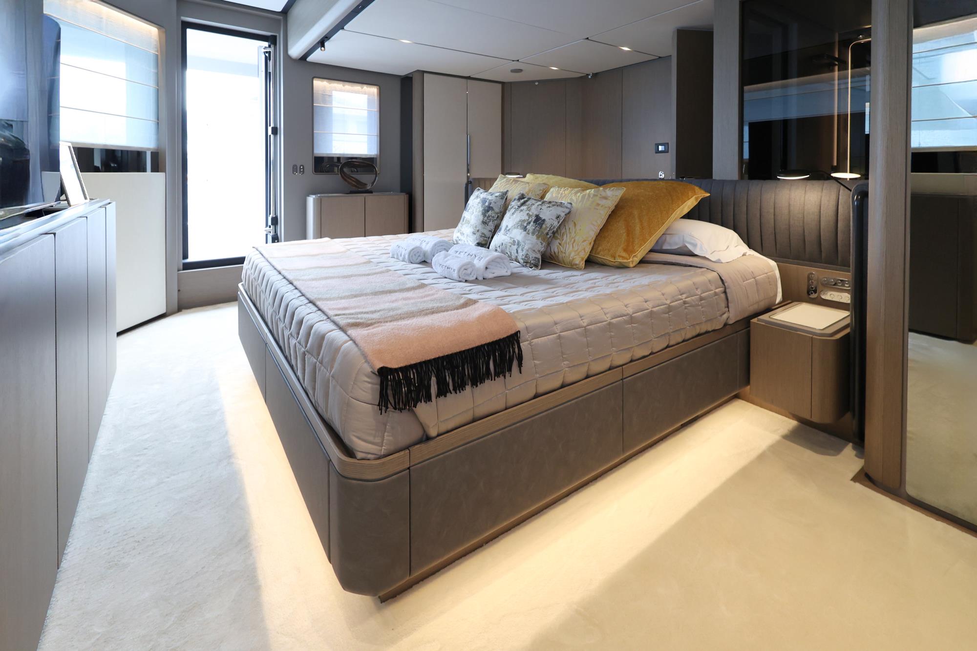 2024 FERRETTI YACHTS INFYNITO 90 